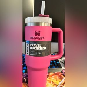 BNWT Stanley Quencher 40 oz in azalea